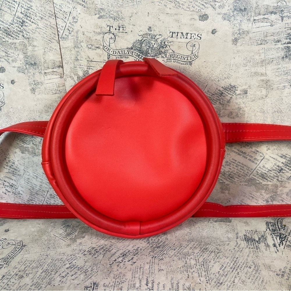 HOZEN Belt Bag in Rouge - sustainably crafted